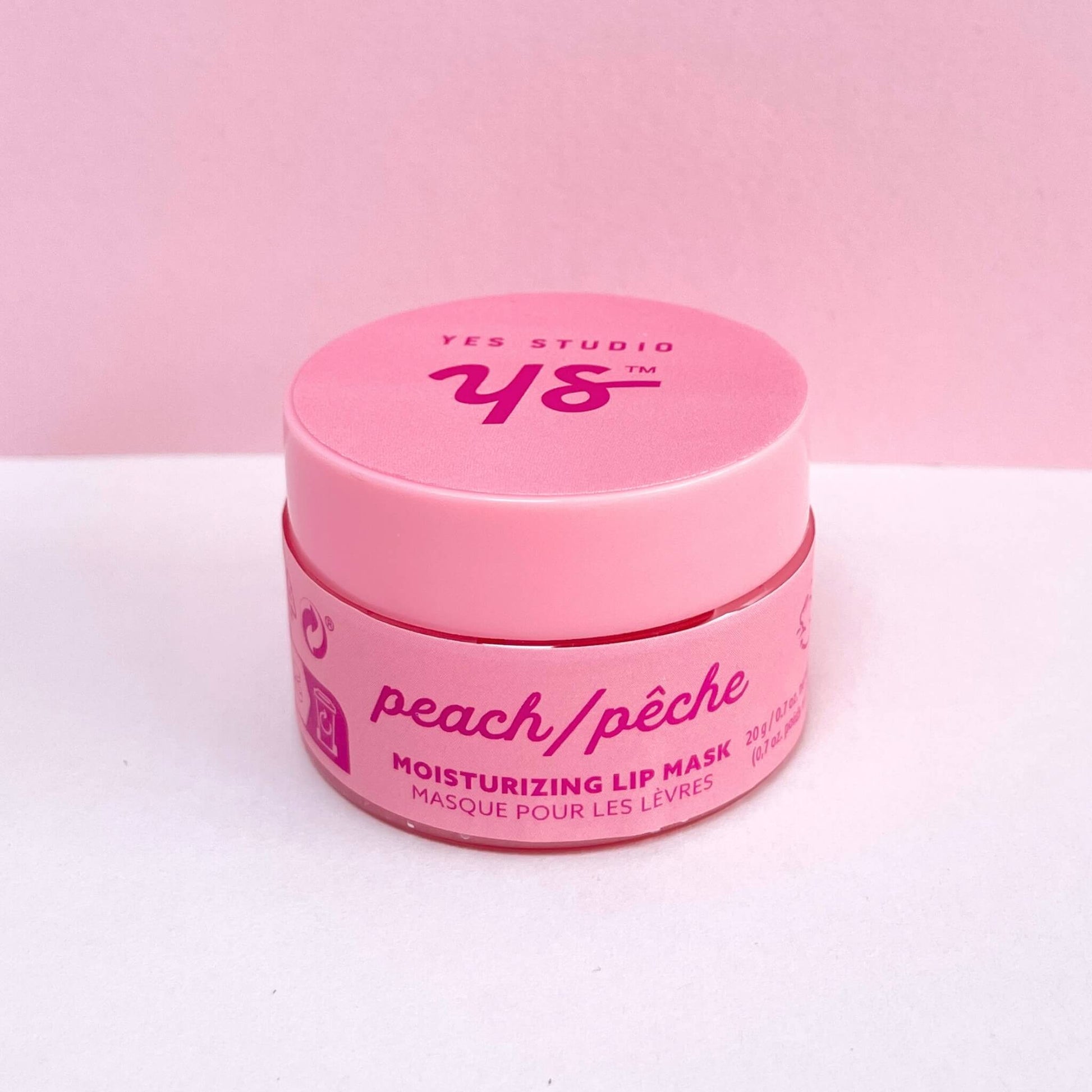 Moisturising peach lip mask in a pink pot