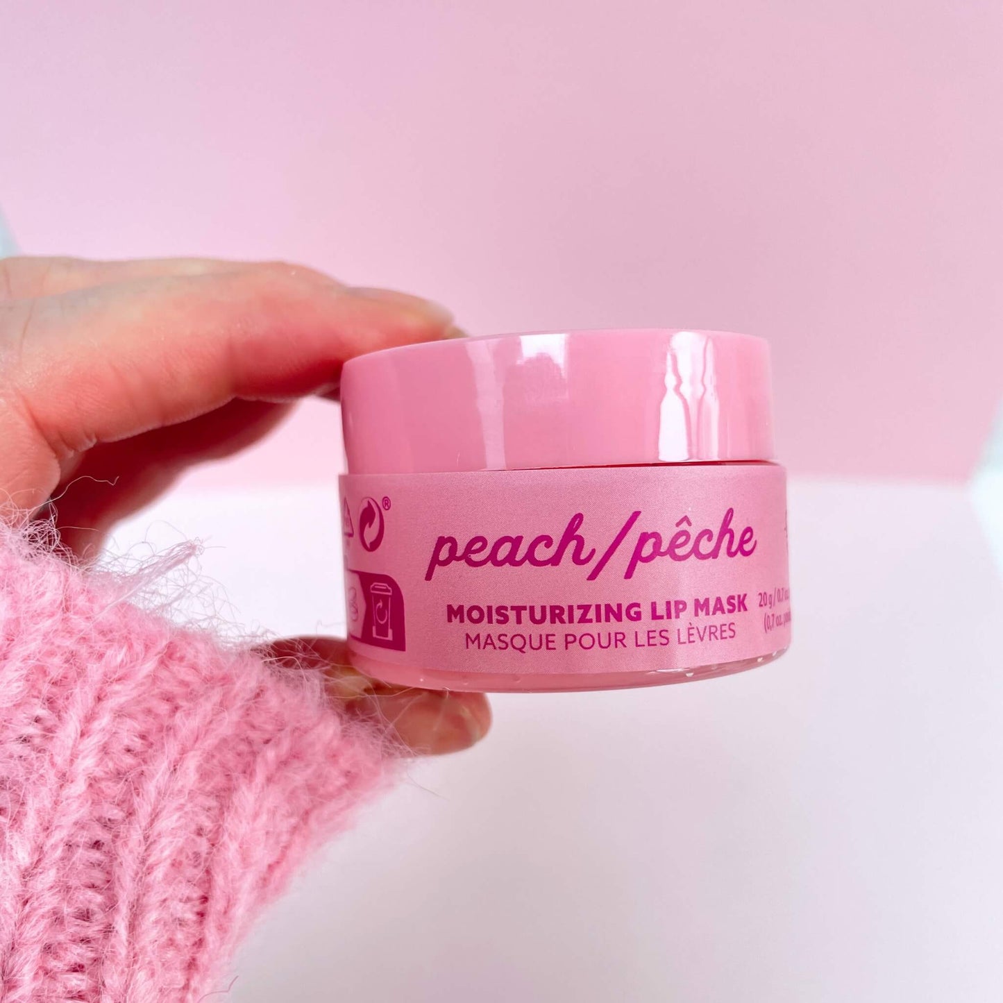 Pink pot of peach lip mask