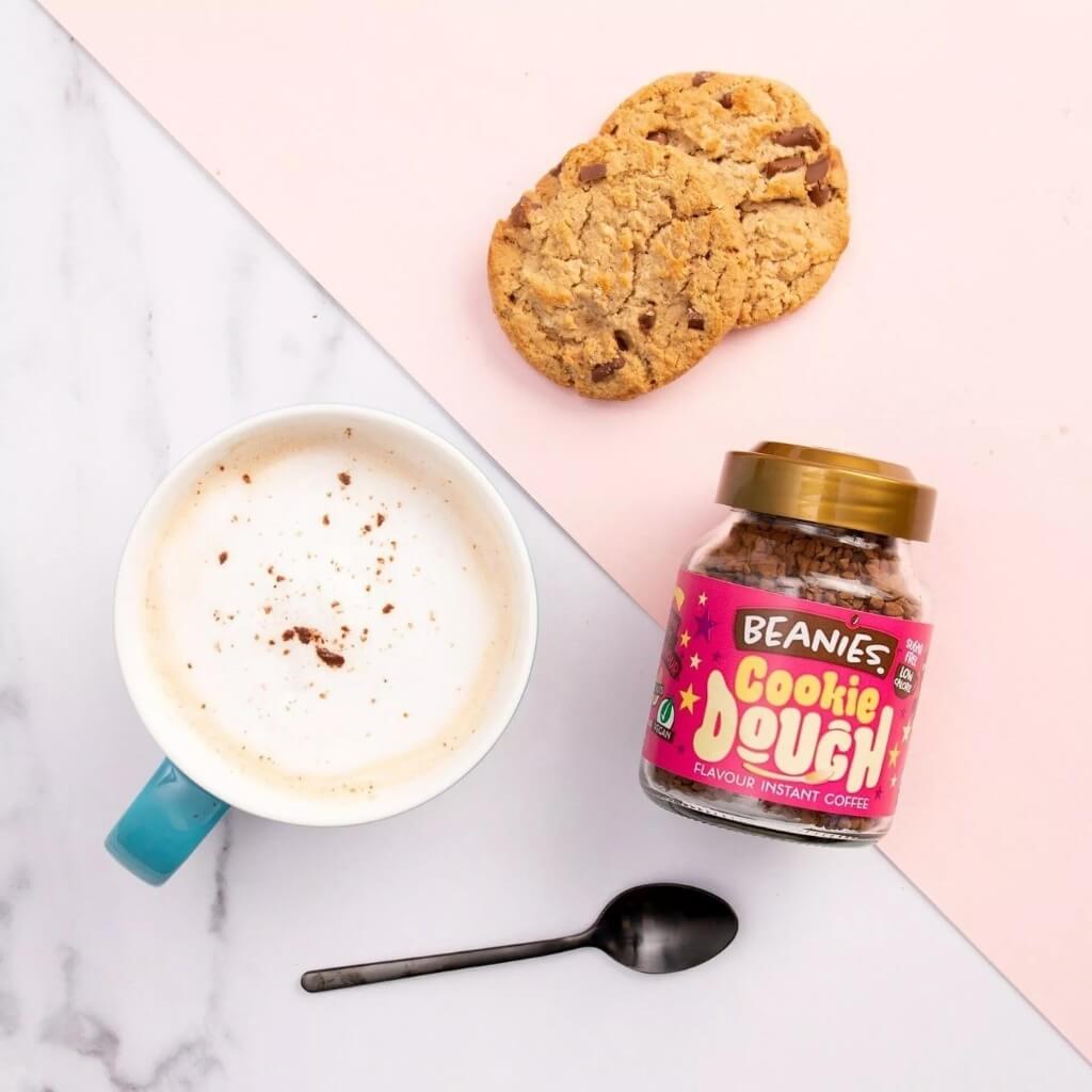 Cookie dough instant coffee with freshly baked cookies